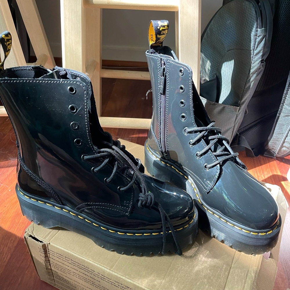Black Patent Lamper Dr. Martens Leather Boots
